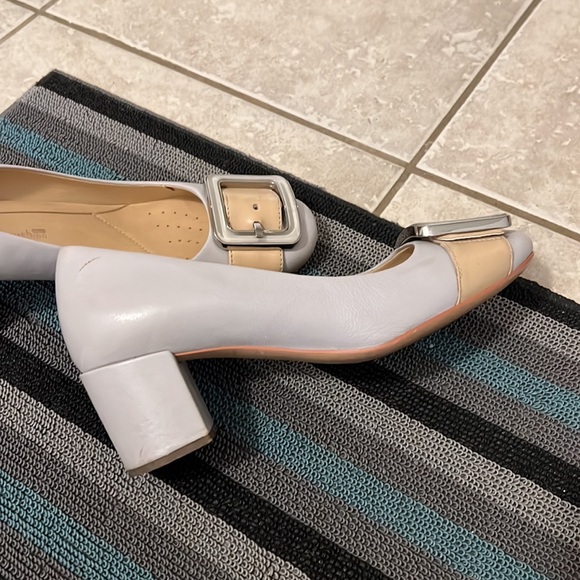 Clarks women shoes .worn few times ,looks like new .so comfy and noble. - Picture 2 of 4